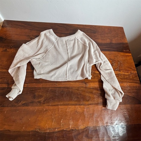 Altar'd State Top Womens XS Beige Ribbed Knit Cropped V-Neck Long Sleeve - Picture 4 of 6